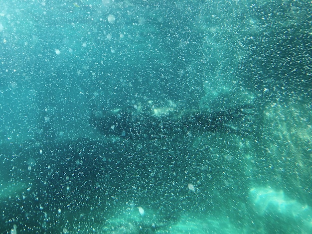 Photo full frame shot of bubbles undersea