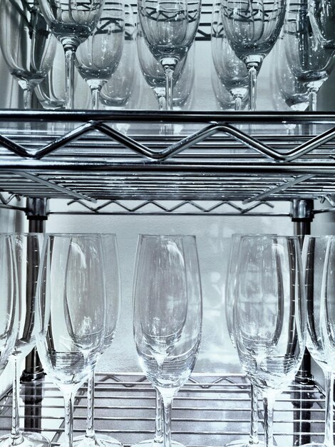 Photo full frame shot of champagne flutes arranged in shelves