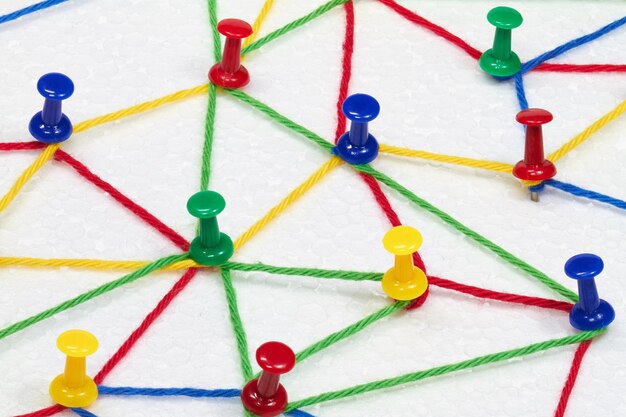 Photo full frame shot of colorful thumbtacks on white background