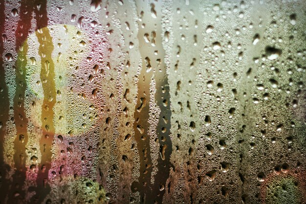 Photo full frame shot of condensed glass window during monsoon