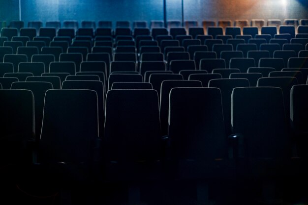 Photo full frame shot of empty chairs in movie theater
