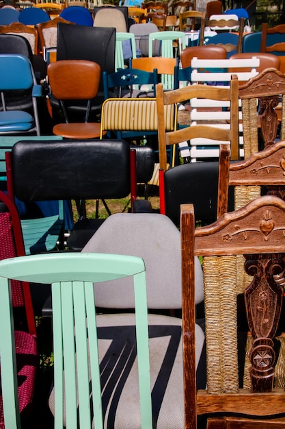 Photo full frame shot of empty chairs