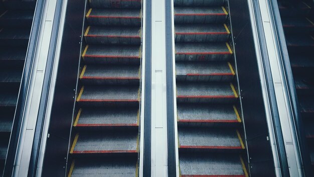 Photo full frame shot of escalator