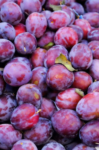 Foto immagine completa di frutta in vendita sul mercato