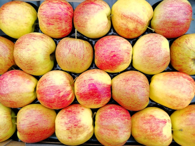 Foto immagine completa di frutta in vendita sul mercato