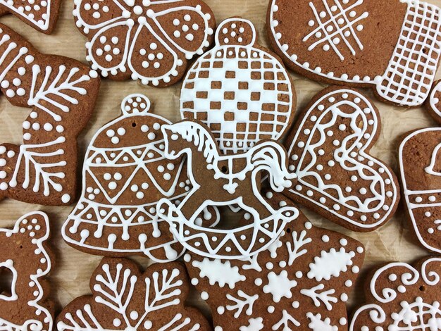 Photo full frame shot of gingerbread cookies on table