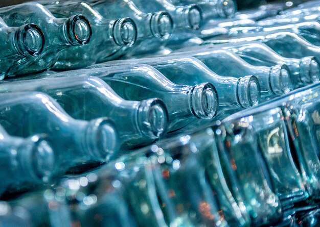 Photo full frame shot of glass bottles