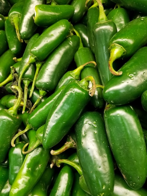 Photo full frame shot of green jalapeno peppers for sale at market