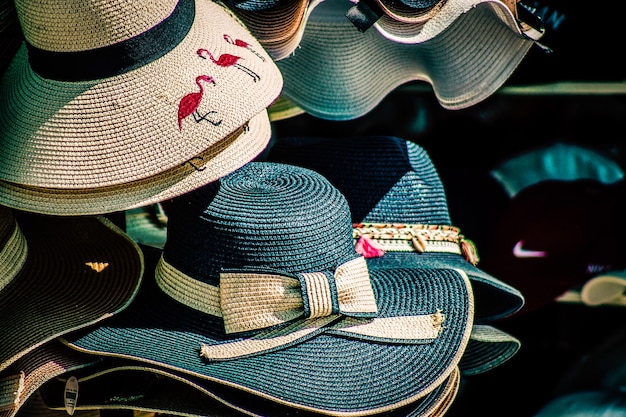 Foto fotografia completa di cappelli in vendita al mercato