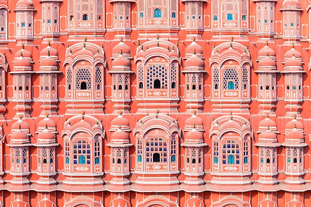 Foto fotografia completa di un edificio storico sullo sfondo di un cielo blu limpido