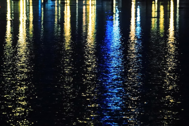 Foto fotografia completa del lago in città di notte