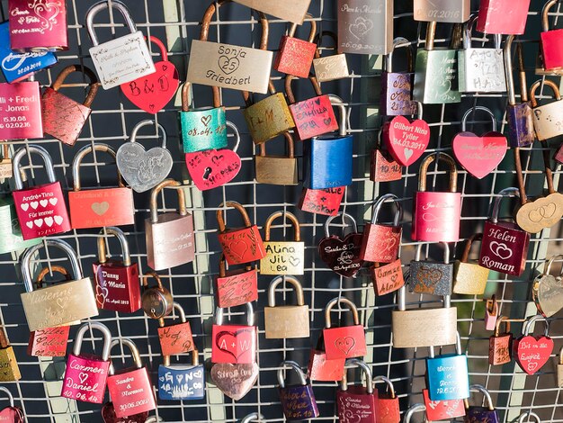 Photo full frame shot of love padlocks