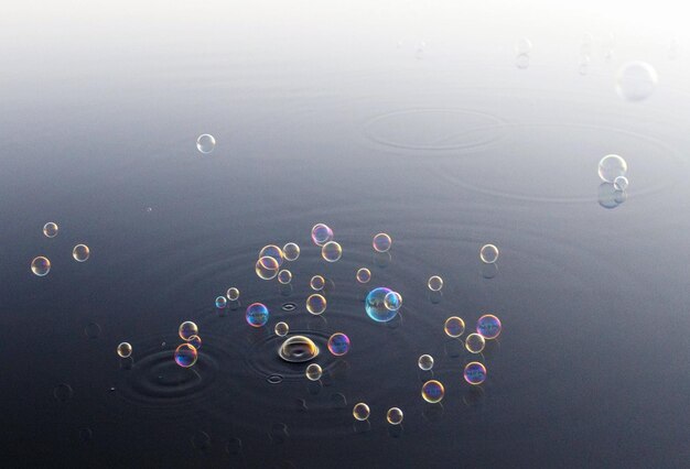 写真 水中の泡のフルフレームショット