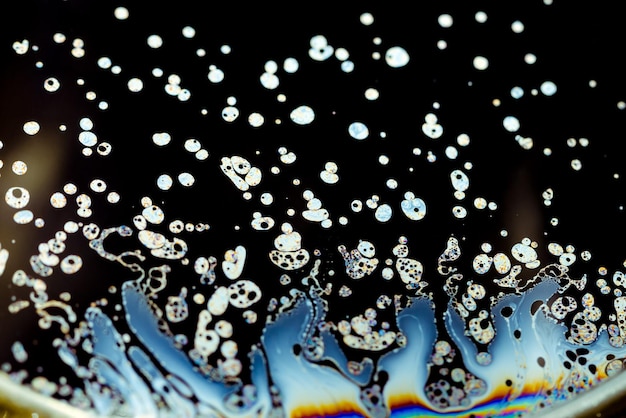 写真 ガラスの上の雨滴のフルフレームショット