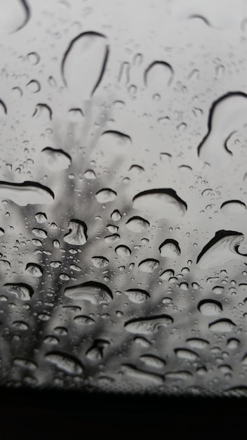 Фото Полный кадр капель дождя на стекле