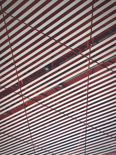 Photo full frame shot of patterned ceiling