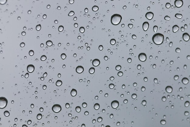 Photo full frame shot of raindrops on glass window