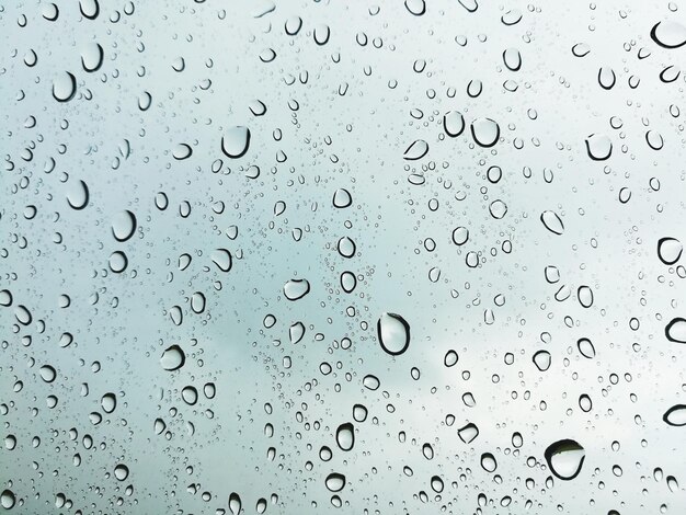 Photo full frame shot of raindrops on window