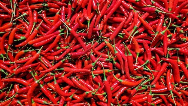 Photo full frame shot of red chili peppers for sale at market stall