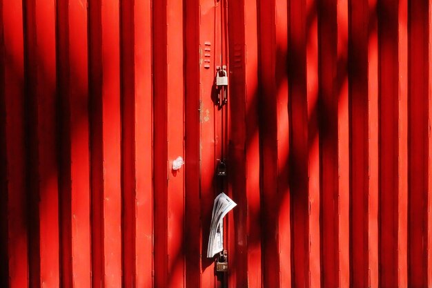 Photo full frame shot of red door