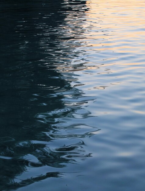 Photo full frame shot of rippled water in lake