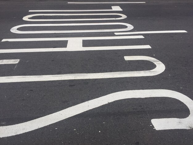 Photo full frame shot of road with school text