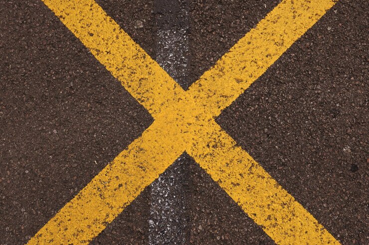 Photo full frame shot of road with yellow markings