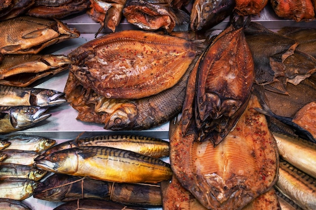 Fotografia completa di frutti di mare in vendita al mercato