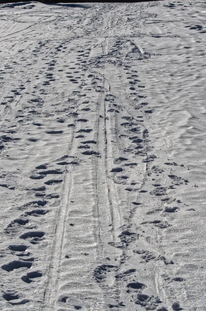 Photo full frame shot of tire tracks on beach