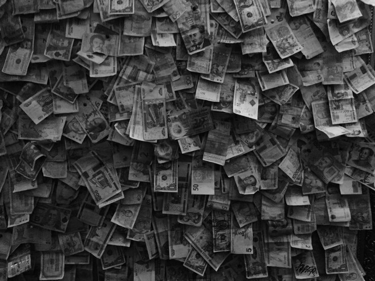 Photo full frame shot of various banknotes