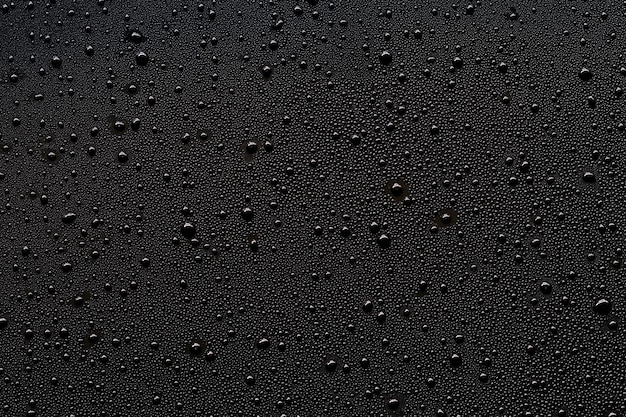 Foto scatto completo di gocce d'acqua sul tavolo nero