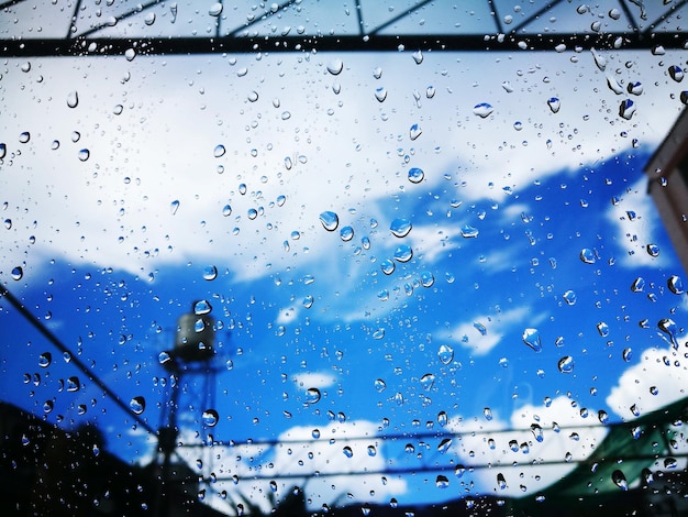 Photo full frame shot of water drops on glass window