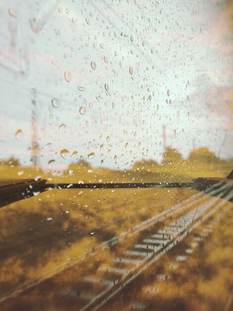 Photo full frame shot wet glass window in rainy season