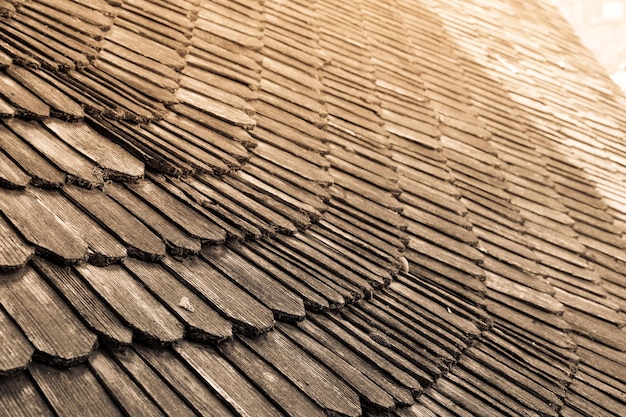 Foto fotografia completa di tegole di legno sul tetto