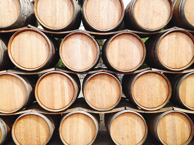 Photo full frame shot of wooden cellars at vineyard