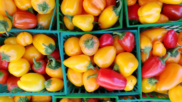 Foto scatto completo di peperoncini gialli