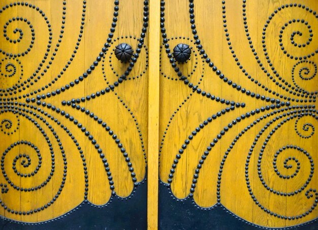 Photo full frame shot of yellow painted door