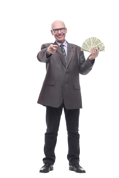 In piena crescita. uomo d'affari felice con banconote da un dollaro. isolato su uno sfondo bianco.