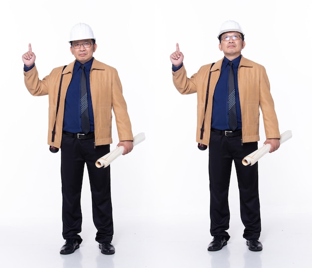 전체 길이 60s 50s 아시아 시니어 남자 비즈니스 엔지니어 건축가가 공기에서 손가락을 가리키는
