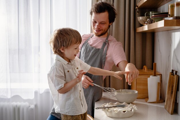 Foto lunghezza completa di padre e figlia