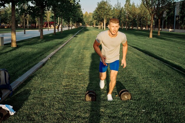 Photo full length of man exercising on field