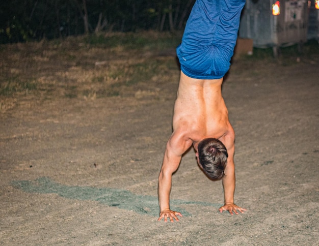 Photo full length of man running on road