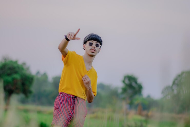 फोटो full length of man standing on field