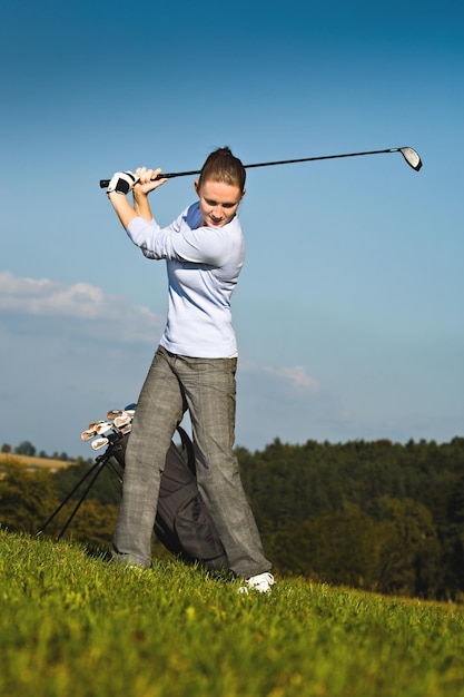 Photo full length of man standing on golf course