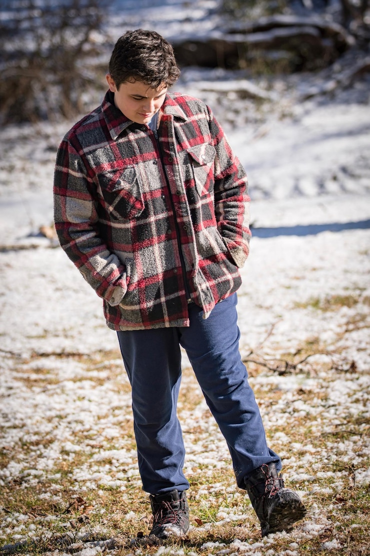 Photo full length of man walking on field
