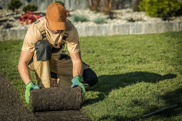 Photo full length of man working on field