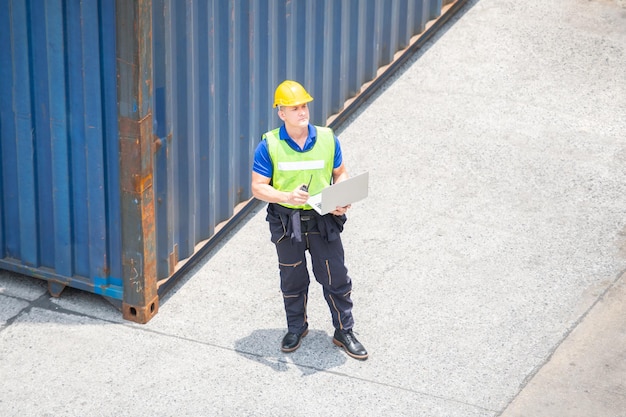 Photo full length of man working