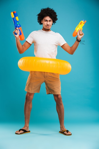 Photo full length portrait of a funny young african man