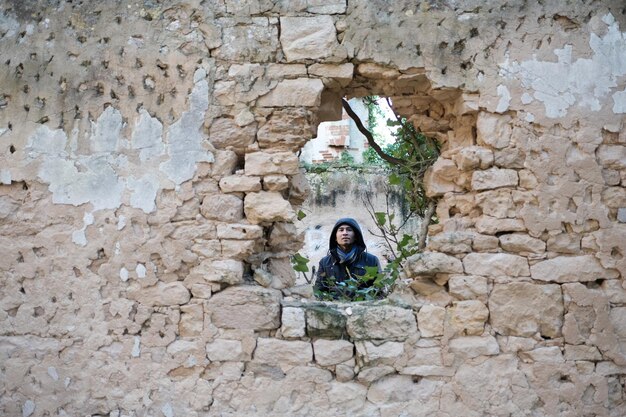 Photo full length portrait of woman against wall