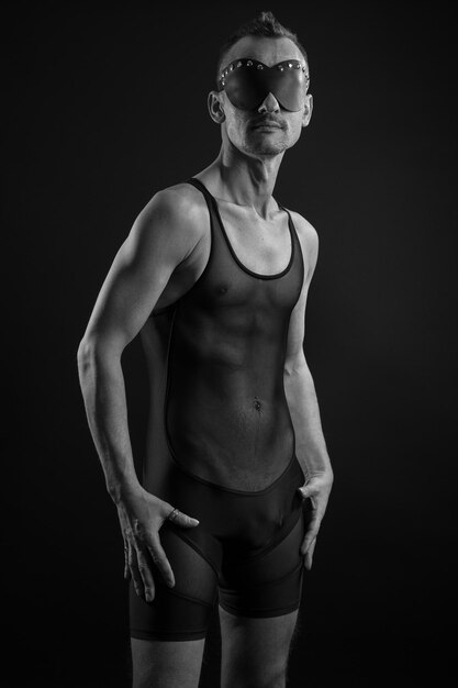 Photo full length of shirtless man standing against black background